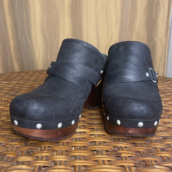UGG NATALEE LEATHER AND WOODEN CLOGS WITH SHERPA INSIDE LINING. [SIZE: 8] - Picture 6 of 6